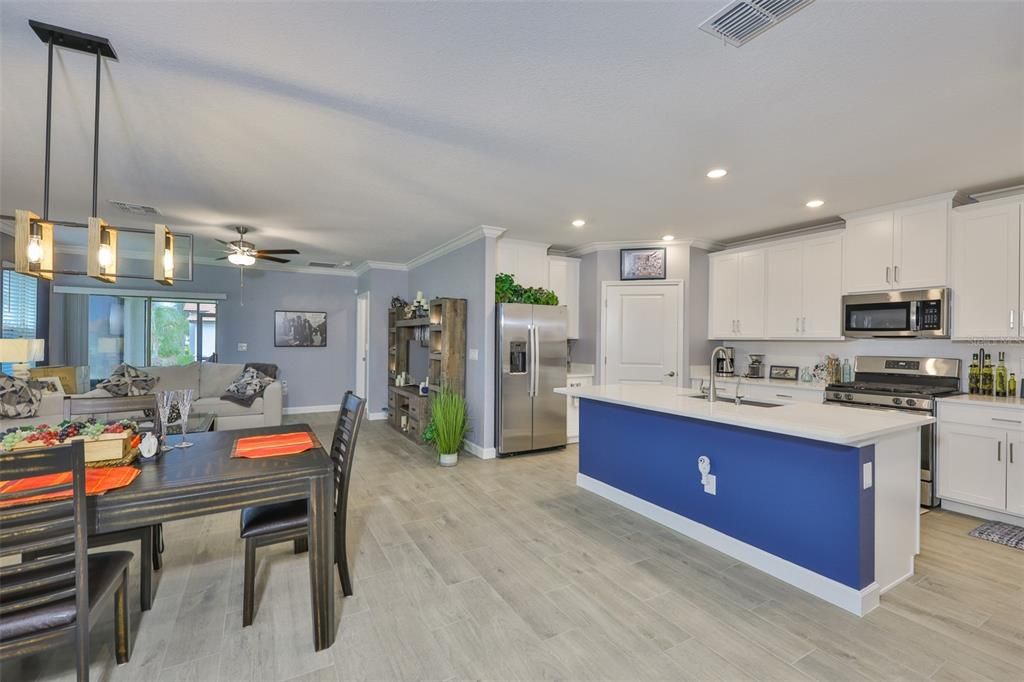 For Sale: $310,000 (2 beds, 2 baths, 1614 Square Feet)