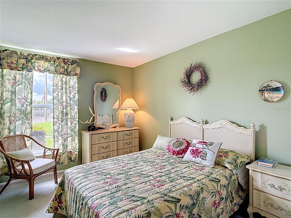 For Sale: $150,000 (2 beds, 1 baths, 825 Square Feet)