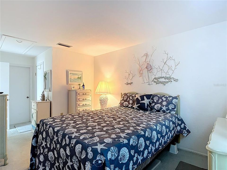 For Sale: $150,000 (2 beds, 1 baths, 825 Square Feet)