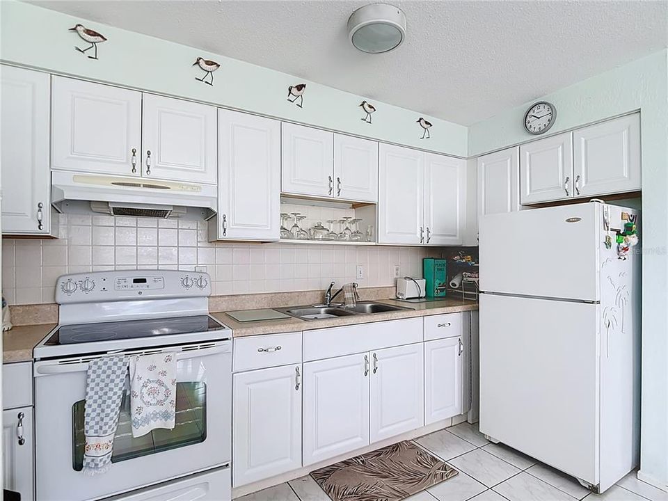 For Sale: $150,000 (2 beds, 1 baths, 825 Square Feet)