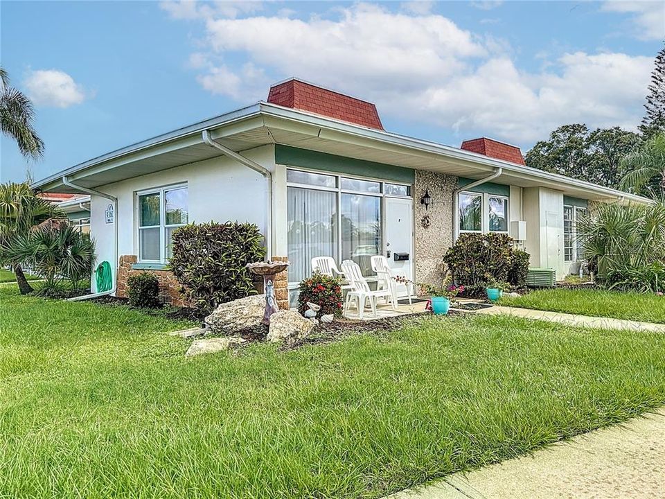 For Sale: $150,000 (2 beds, 1 baths, 825 Square Feet)