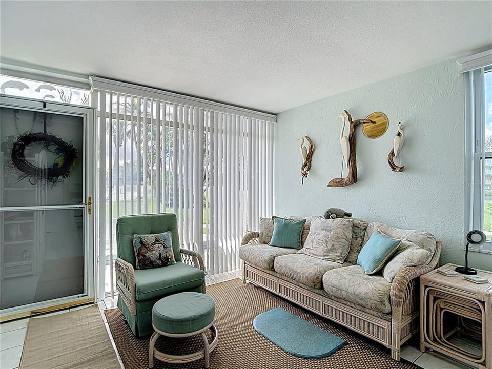 For Sale: $150,000 (2 beds, 1 baths, 825 Square Feet)