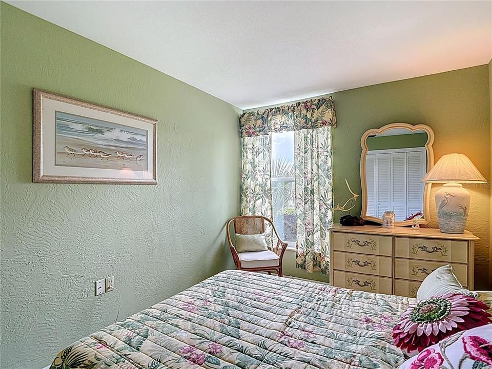 For Sale: $150,000 (2 beds, 1 baths, 825 Square Feet)