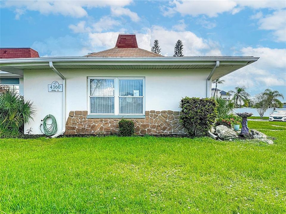 For Sale: $150,000 (2 beds, 1 baths, 825 Square Feet)