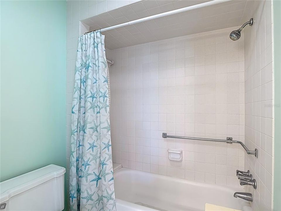 For Sale: $150,000 (2 beds, 1 baths, 825 Square Feet)