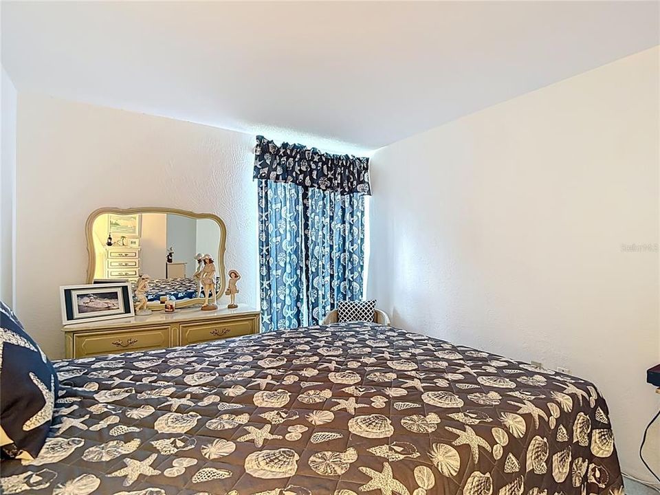 For Sale: $150,000 (2 beds, 1 baths, 825 Square Feet)