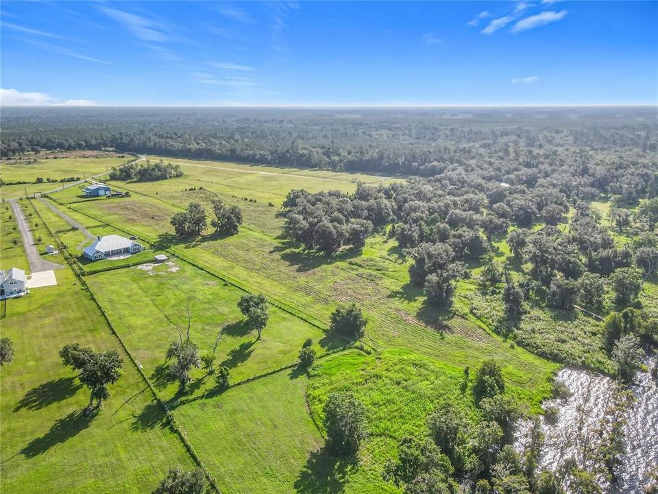 En Venta: $325,000 (6.10 acres)