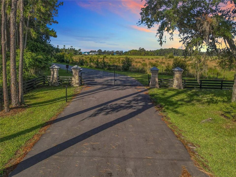 En Venta: $325,000 (6.10 acres)