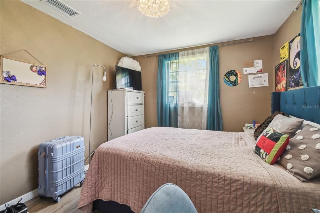 На продажу: $335,000 (3 спален, 1 ванн, 1304 Квадратных фут)