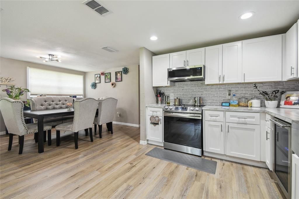 На продажу: $335,000 (3 спален, 1 ванн, 1304 Квадратных фут)