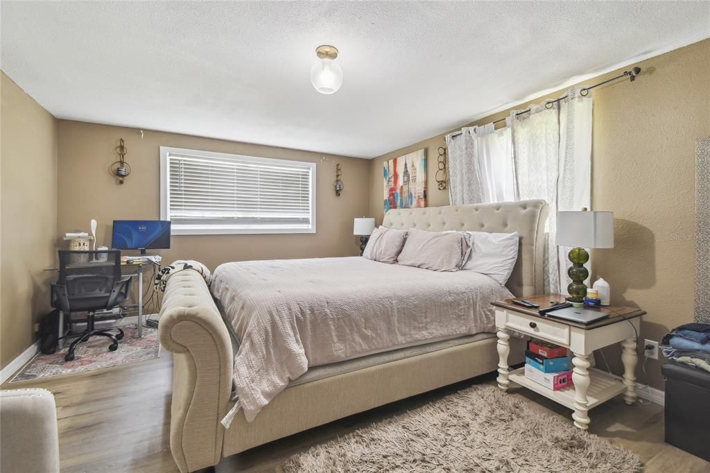 На продажу: $335,000 (3 спален, 1 ванн, 1304 Квадратных фут)