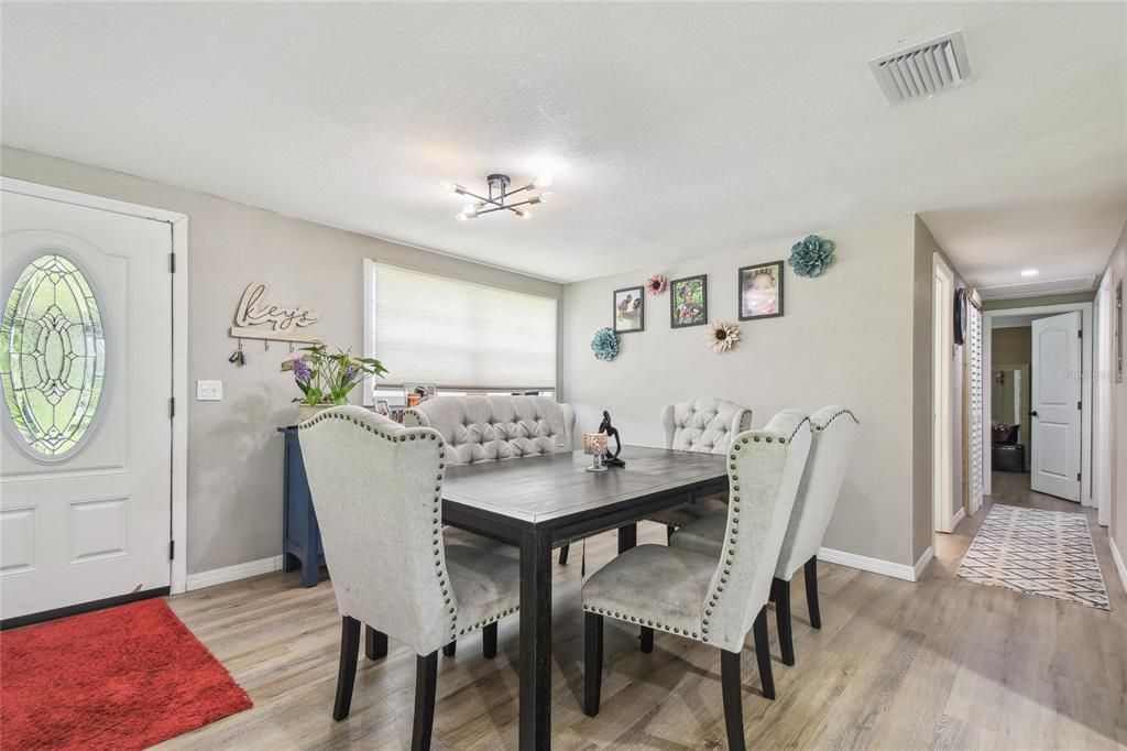 На продажу: $335,000 (3 спален, 1 ванн, 1304 Квадратных фут)