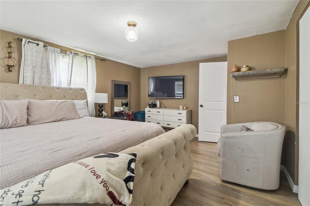 На продажу: $335,000 (3 спален, 1 ванн, 1304 Квадратных фут)