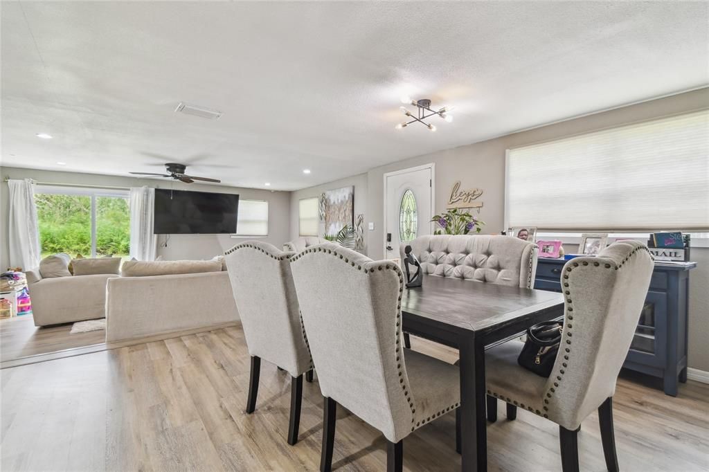 На продажу: $335,000 (3 спален, 1 ванн, 1304 Квадратных фут)