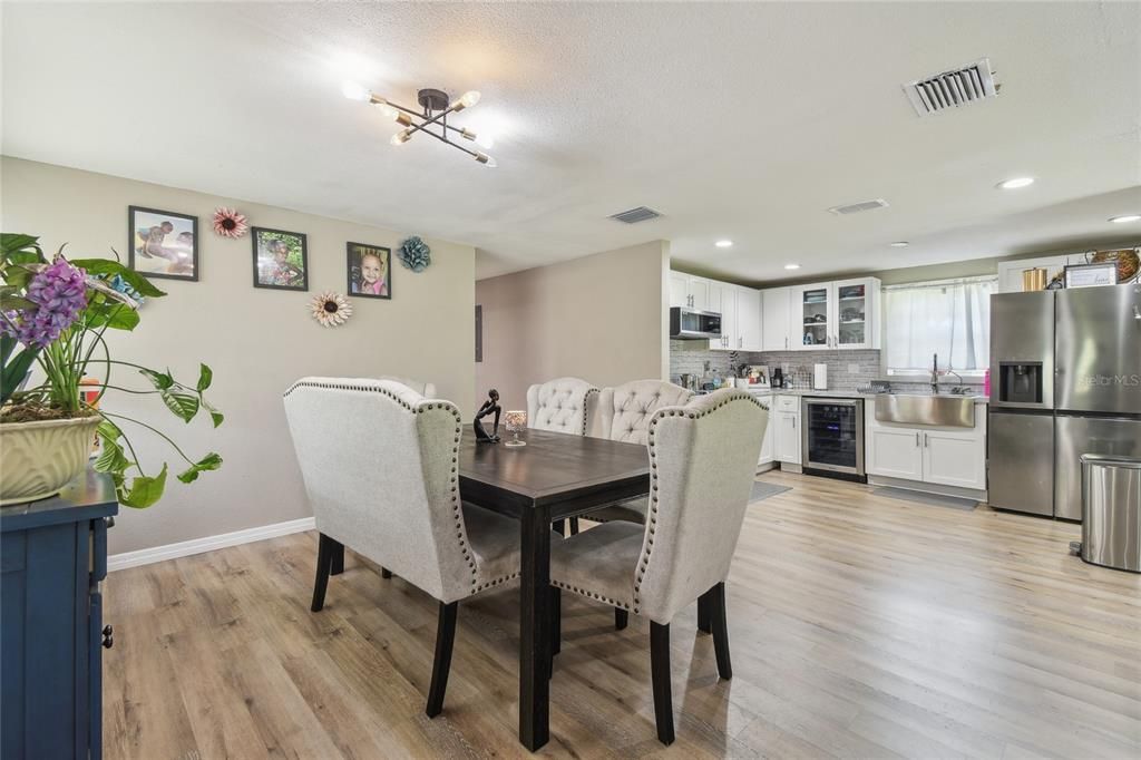 На продажу: $335,000 (3 спален, 1 ванн, 1304 Квадратных фут)