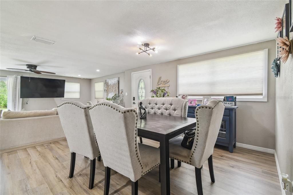 На продажу: $335,000 (3 спален, 1 ванн, 1304 Квадратных фут)