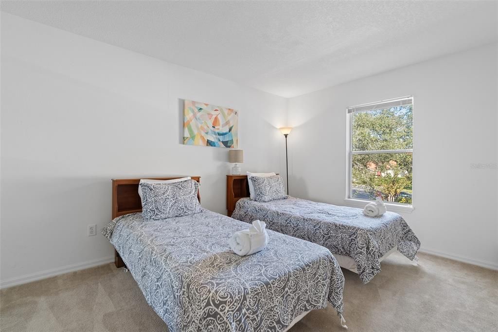 待售: $295,000 (4 贝兹, 3 浴室, 1880 平方英尺)