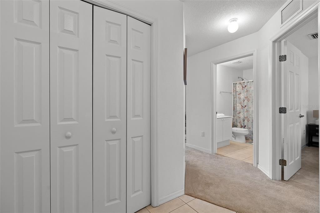 待售: $295,000 (4 贝兹, 3 浴室, 1880 平方英尺)