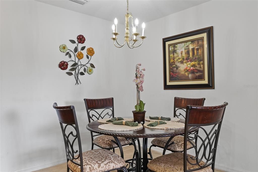 待售: $295,000 (4 贝兹, 3 浴室, 1880 平方英尺)