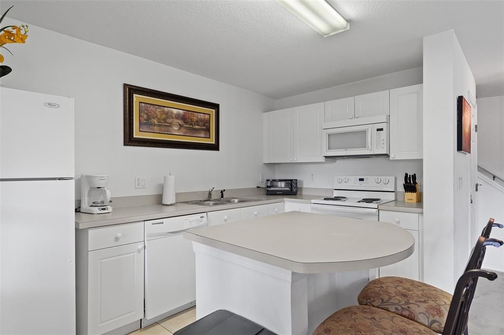 待售: $295,000 (4 贝兹, 3 浴室, 1880 平方英尺)