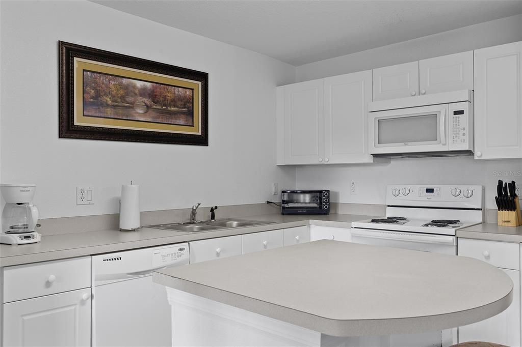 待售: $295,000 (4 贝兹, 3 浴室, 1880 平方英尺)