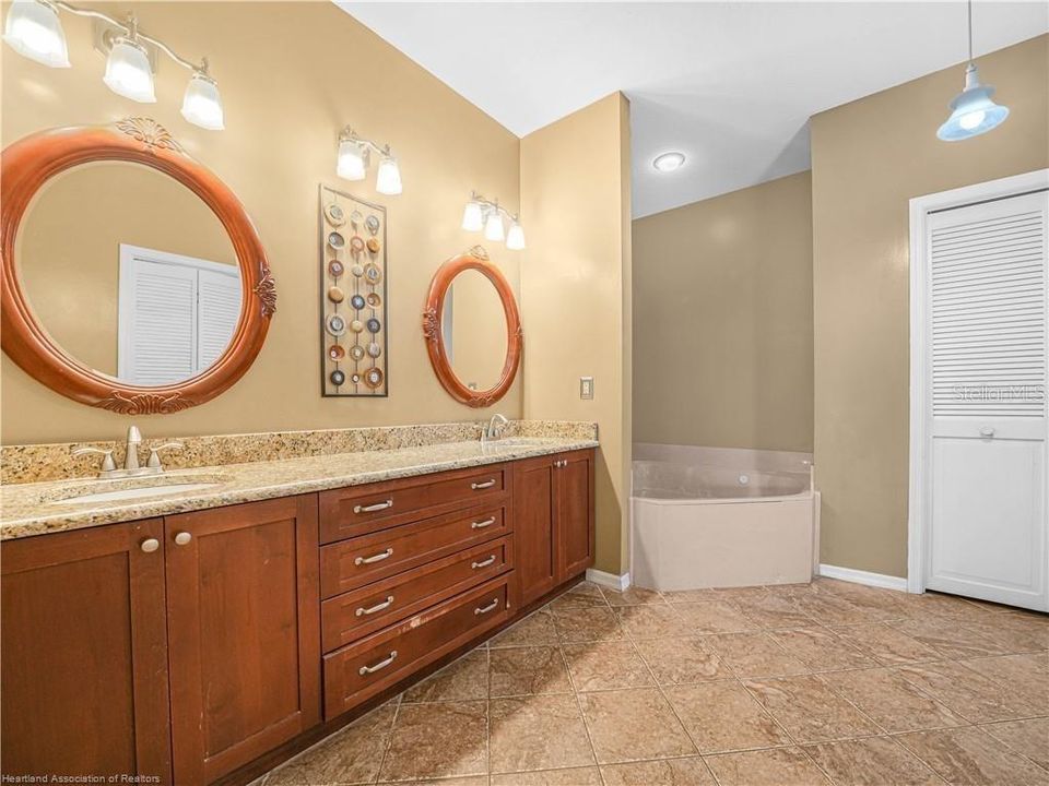 待售: $582,500 (4 贝兹, 3 浴室, 3258 平方英尺)