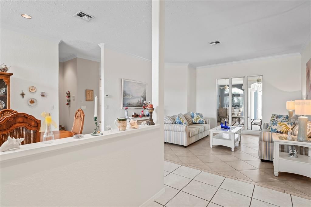 Под контрактом: $573,000 (4 спален, 3 ванн, 2847 Квадратных фут)