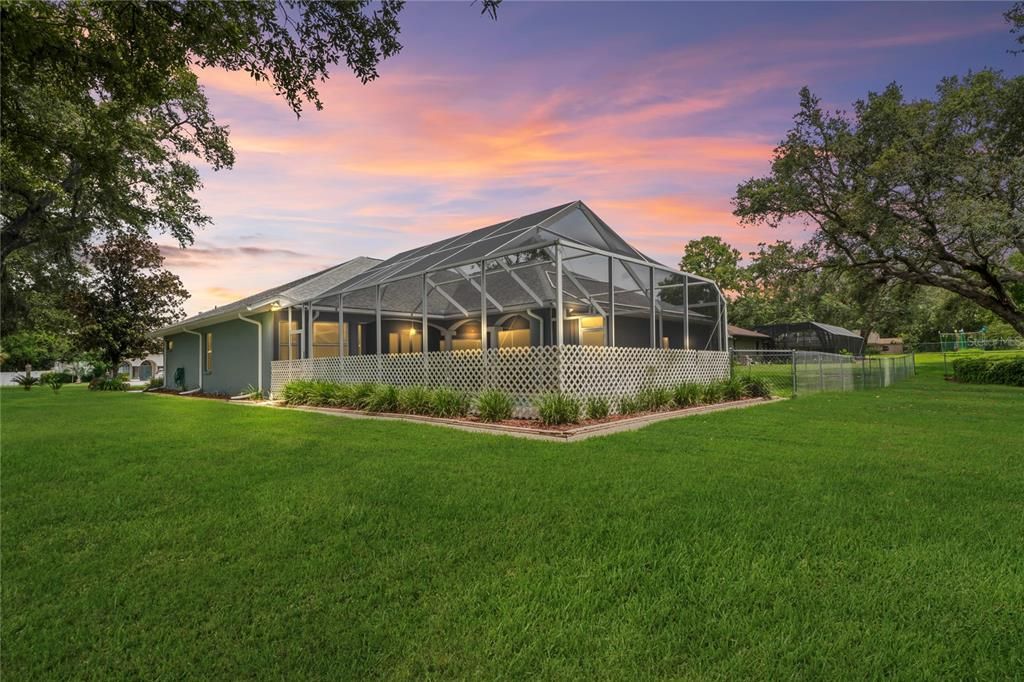 Под контрактом: $573,000 (4 спален, 3 ванн, 2847 Квадратных фут)