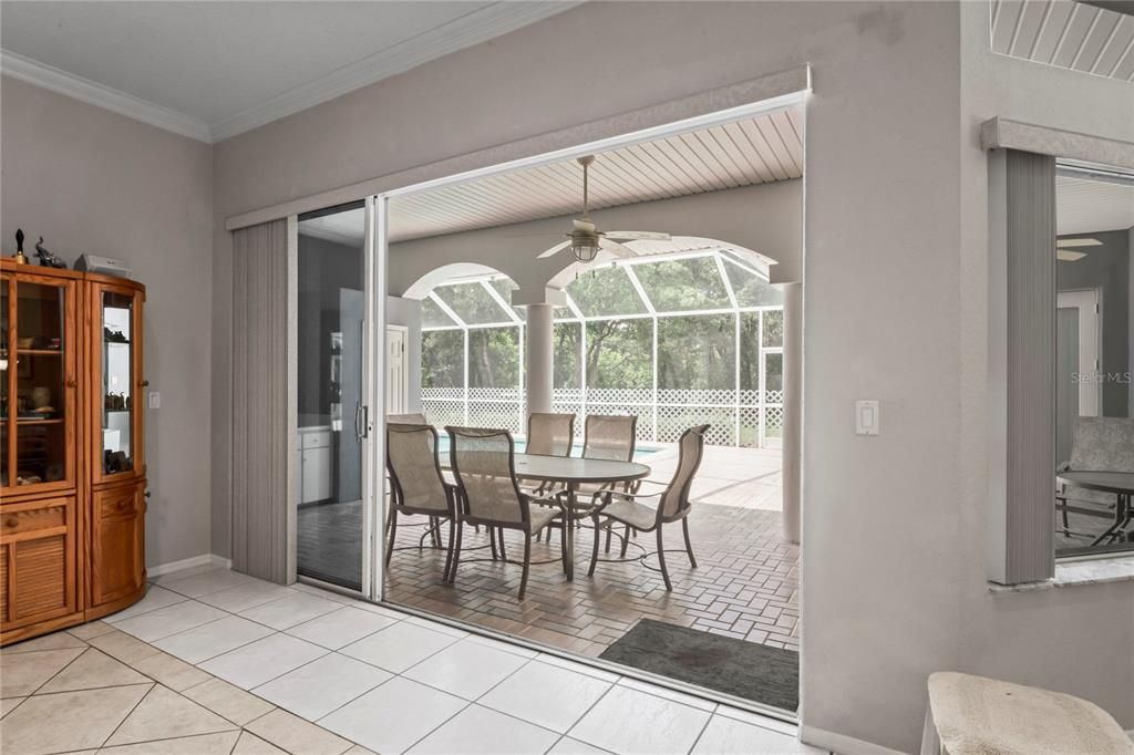 Под контрактом: $573,000 (4 спален, 3 ванн, 2847 Квадратных фут)