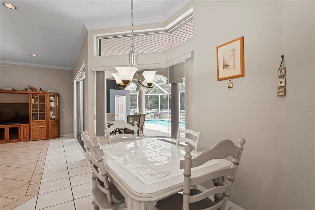 Под контрактом: $573,000 (4 спален, 3 ванн, 2847 Квадратных фут)