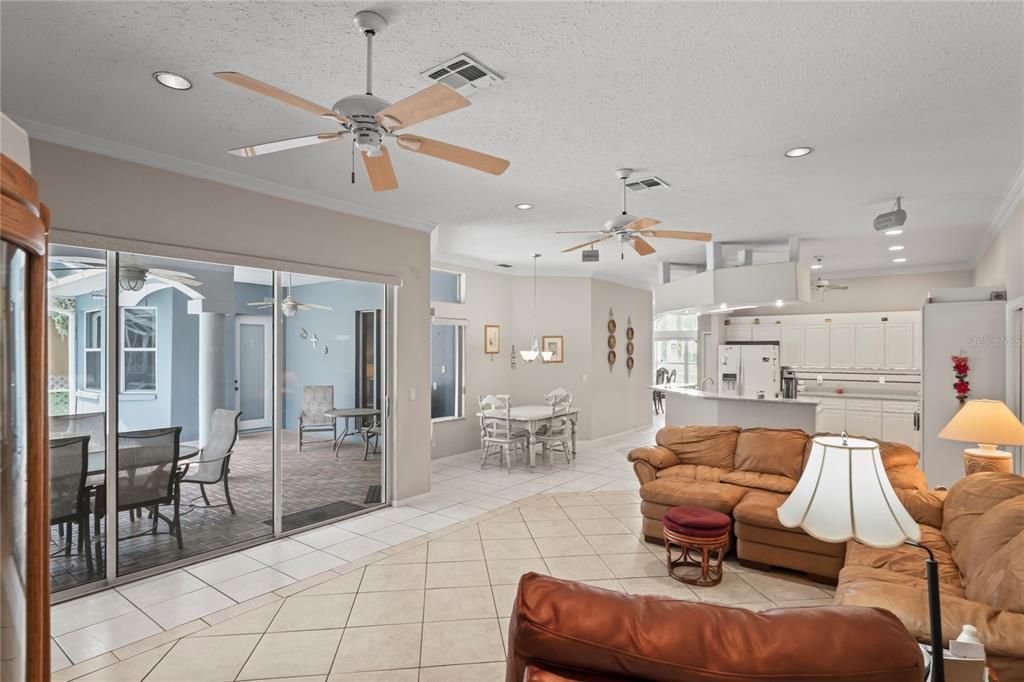 Под контрактом: $573,000 (4 спален, 3 ванн, 2847 Квадратных фут)