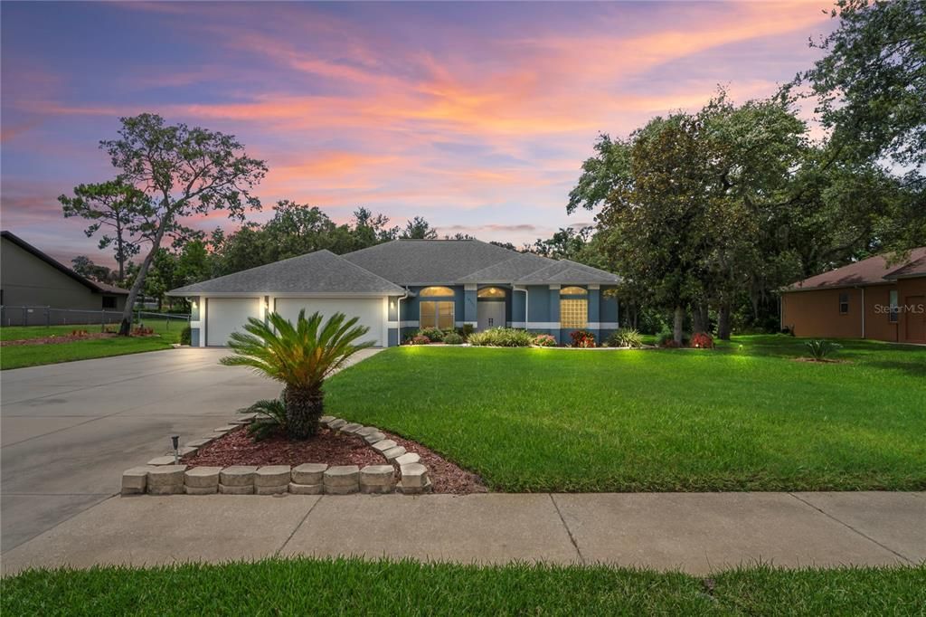 Под контрактом: $573,000 (4 спален, 3 ванн, 2847 Квадратных фут)