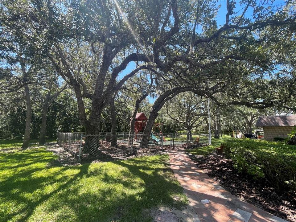 Под контрактом: $573,000 (4 спален, 3 ванн, 2847 Квадратных фут)