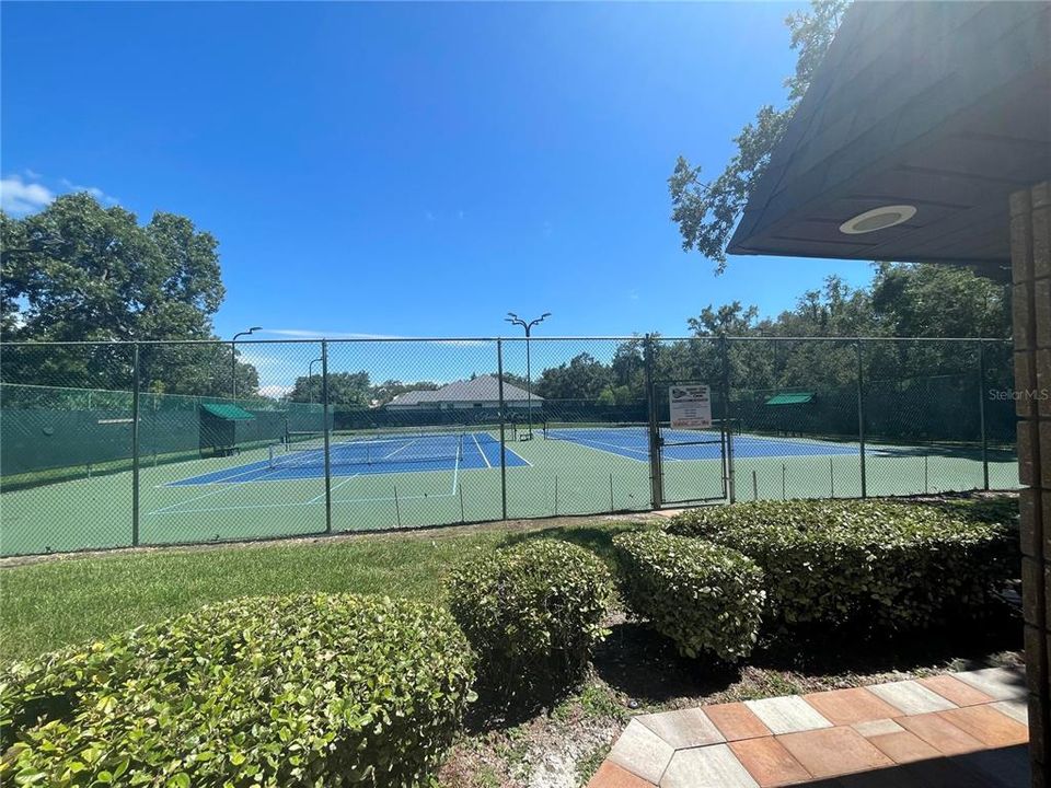 Под контрактом: $573,000 (4 спален, 3 ванн, 2847 Квадратных фут)