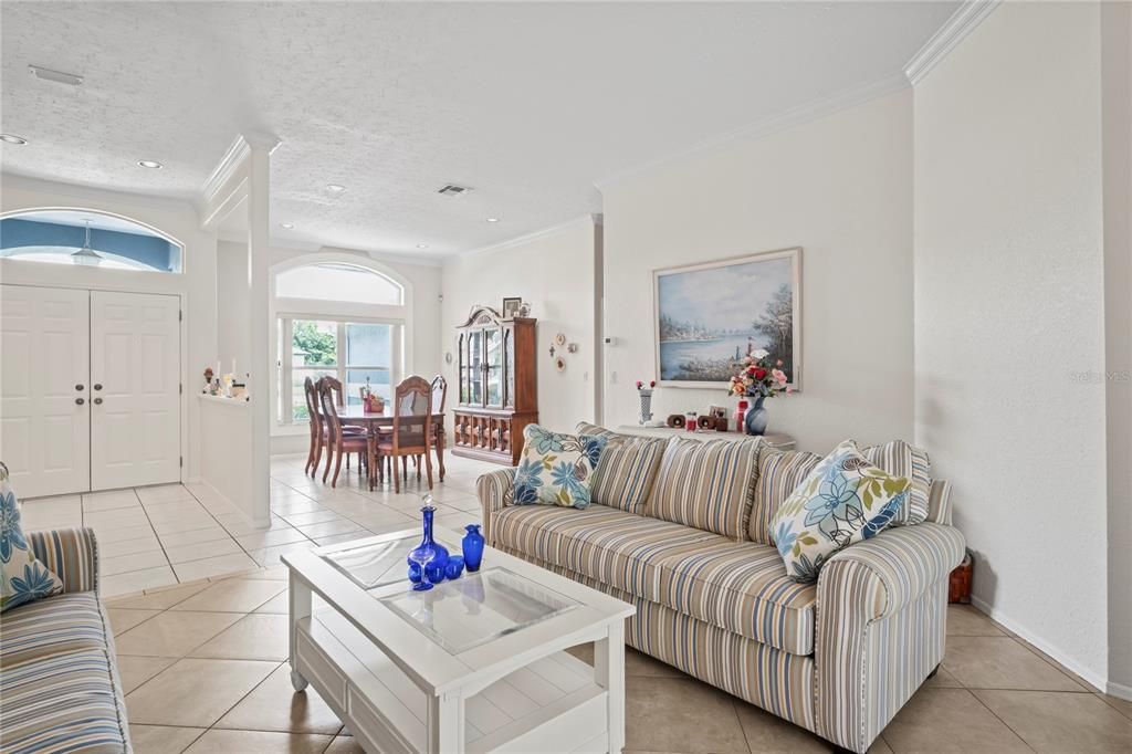 Под контрактом: $573,000 (4 спален, 3 ванн, 2847 Квадратных фут)