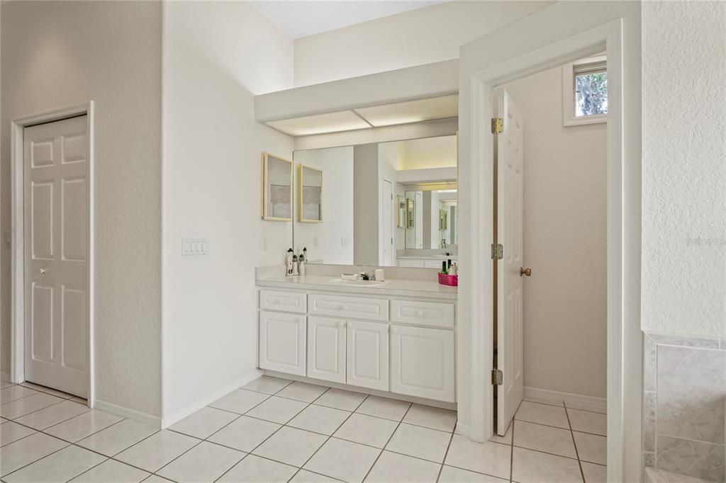 Под контрактом: $573,000 (4 спален, 3 ванн, 2847 Квадратных фут)