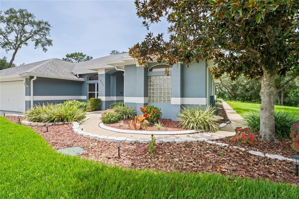 Под контрактом: $573,000 (4 спален, 3 ванн, 2847 Квадратных фут)