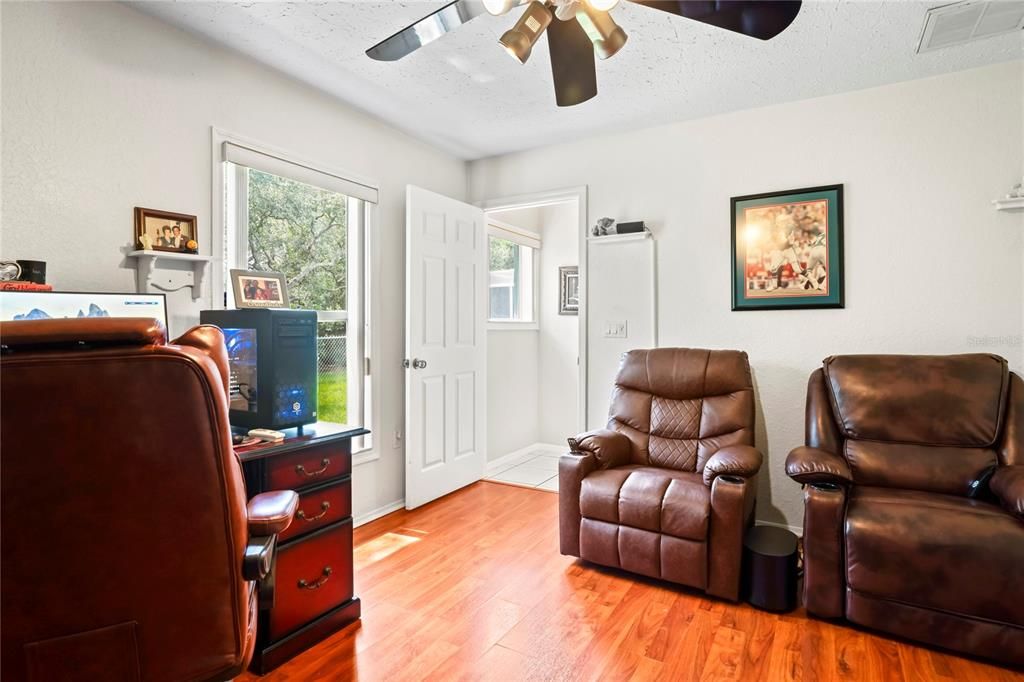 Под контрактом: $573,000 (4 спален, 3 ванн, 2847 Квадратных фут)