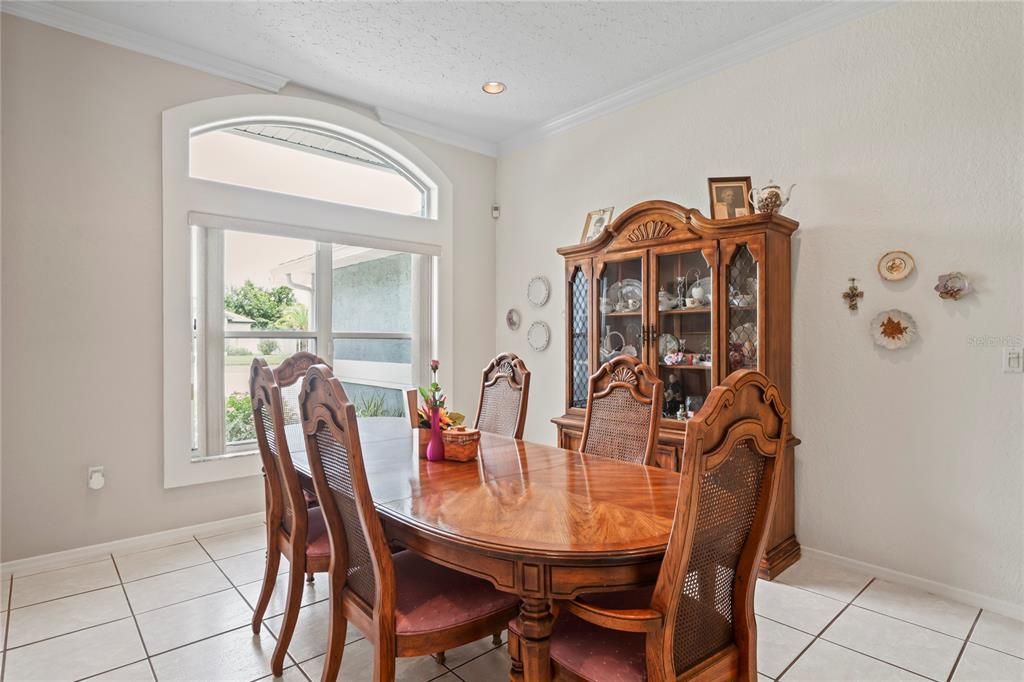 Под контрактом: $573,000 (4 спален, 3 ванн, 2847 Квадратных фут)