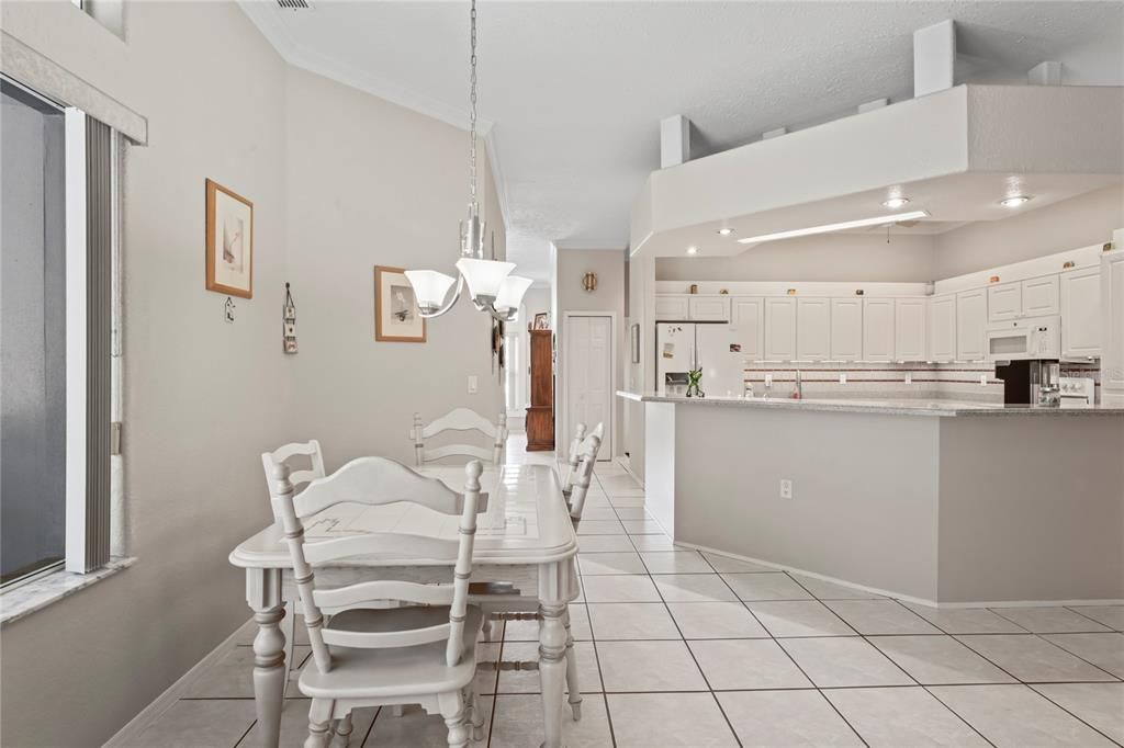 Под контрактом: $573,000 (4 спален, 3 ванн, 2847 Квадратных фут)