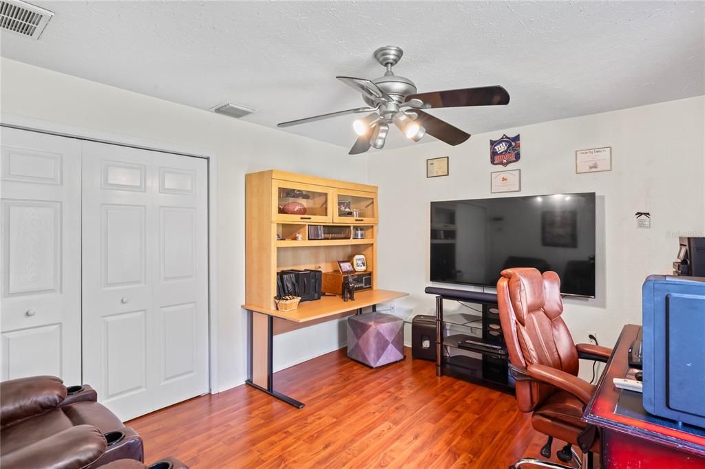 Под контрактом: $573,000 (4 спален, 3 ванн, 2847 Квадратных фут)