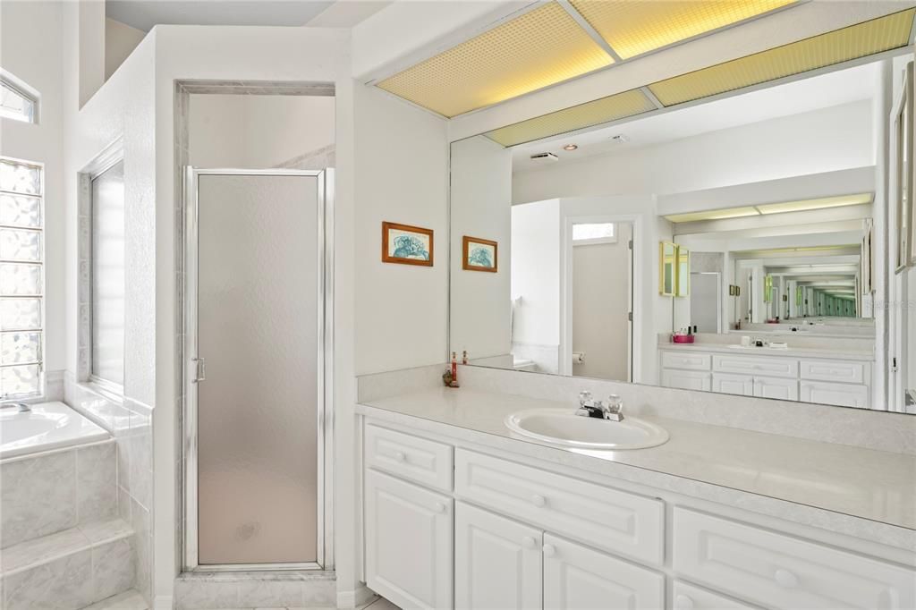 Под контрактом: $573,000 (4 спален, 3 ванн, 2847 Квадратных фут)