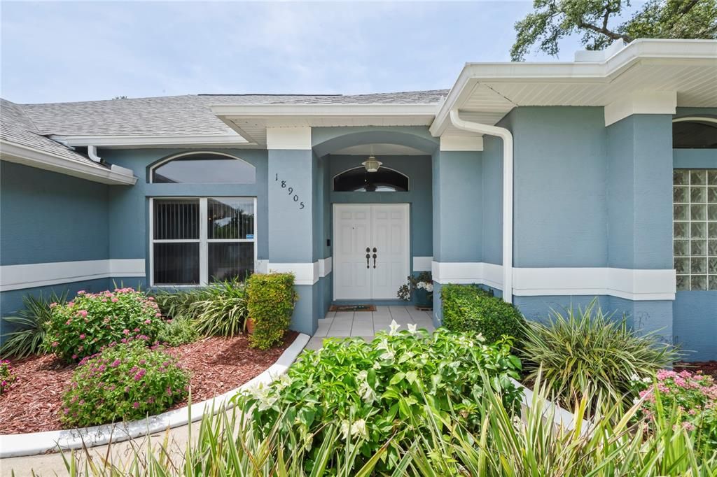 Под контрактом: $573,000 (4 спален, 3 ванн, 2847 Квадратных фут)