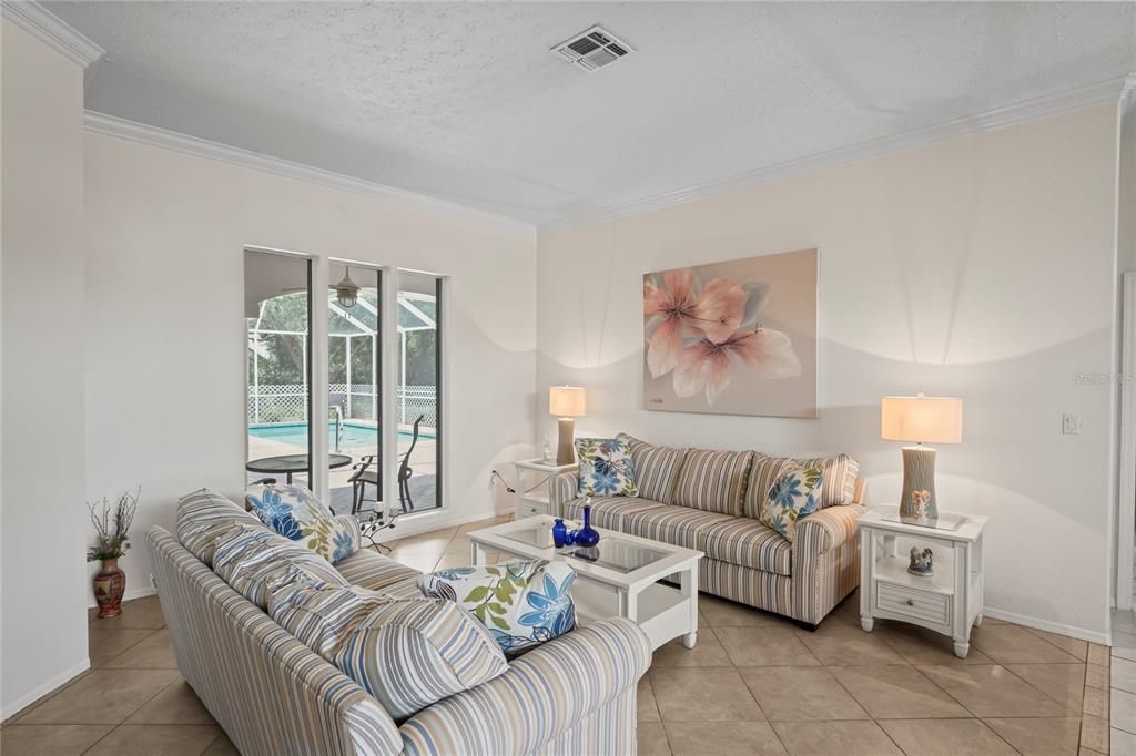 Под контрактом: $573,000 (4 спален, 3 ванн, 2847 Квадратных фут)