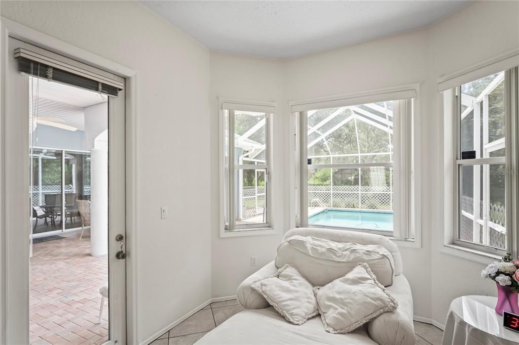 Под контрактом: $573,000 (4 спален, 3 ванн, 2847 Квадратных фут)