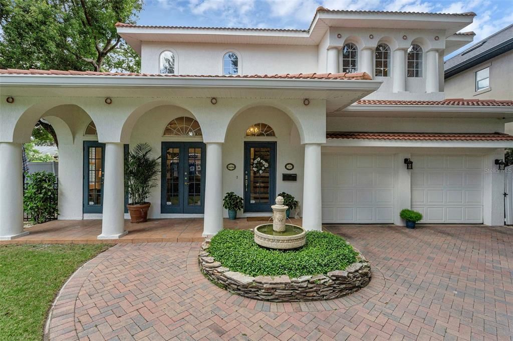 最近售出: $975,000 (3 贝兹, 3 浴室, 2658 平方英尺)