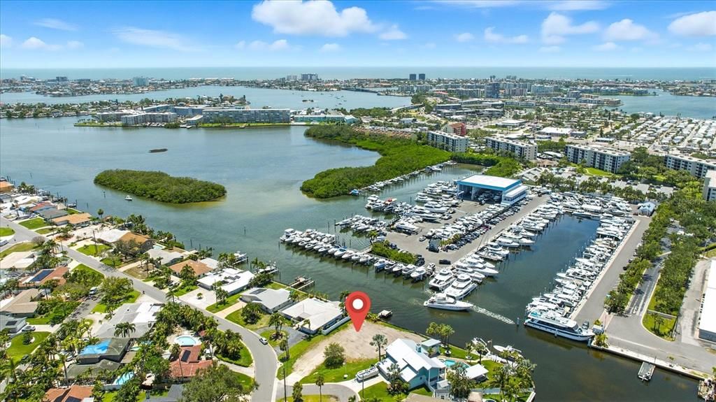 En Venta: $800,000 (0.63 acres)