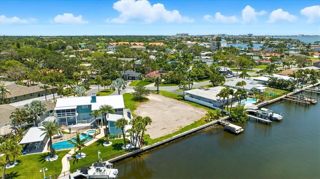 En Venta: $800,000 (0.63 acres)