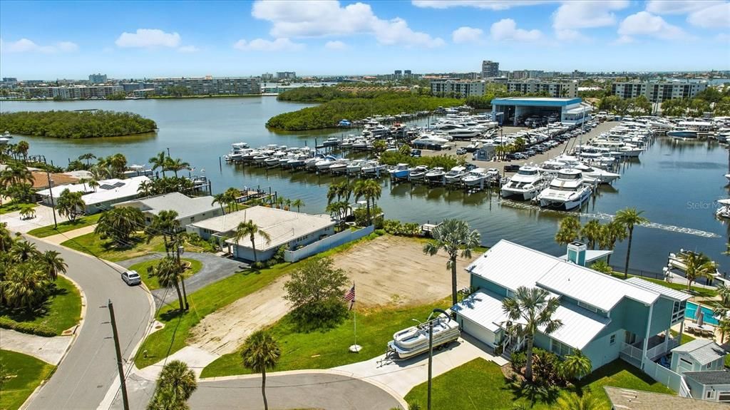 En Venta: $800,000 (0.63 acres)