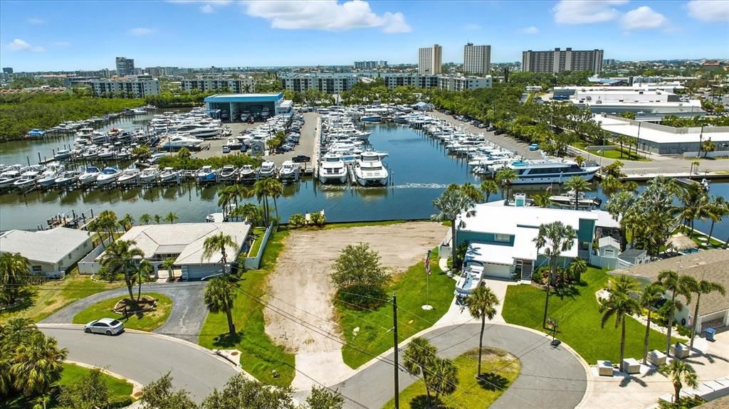 En Venta: $800,000 (0.63 acres)